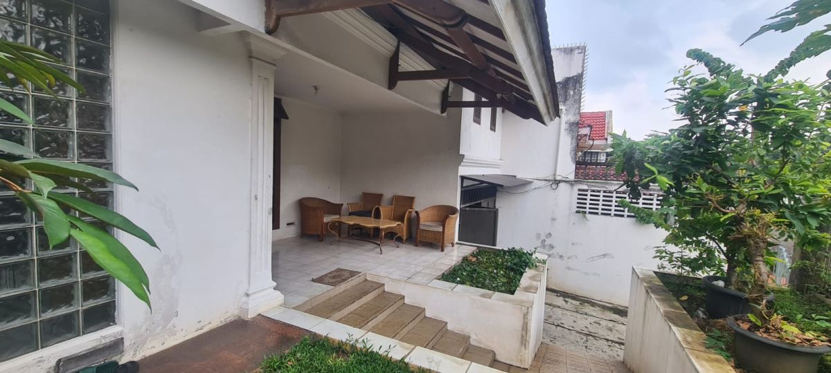 JUAL CEPAT, RUMAH HOEK LUAS, LT 440 M2, BUKIT CINERE INDAH, DEPOK - Foto 3