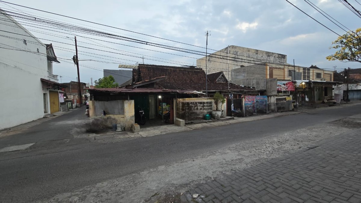 Rumah Hitung Tanah Strategis Dekat Jalan Slamet Riyadi di Sondakan, Laweyan, Solo - Foto 3