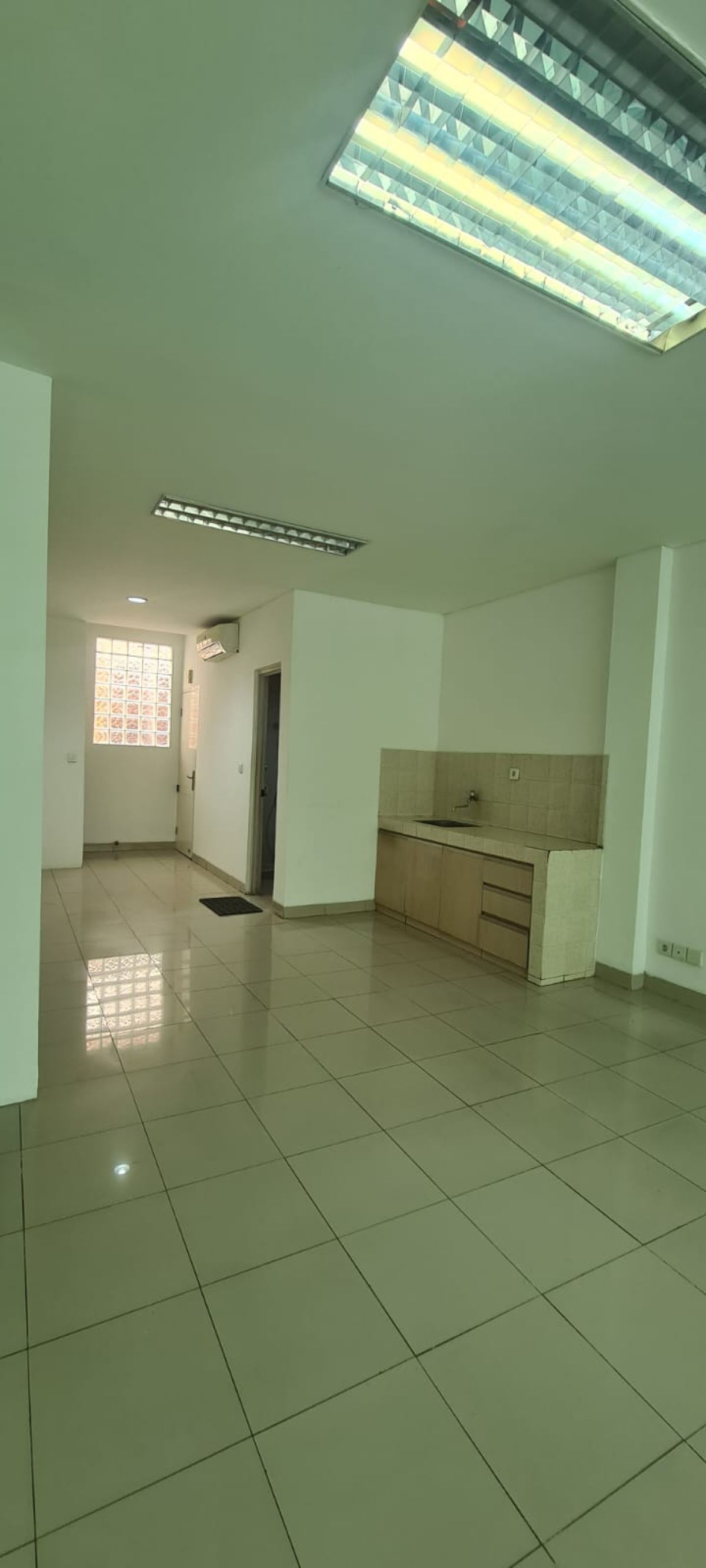 MURAH, DISEWAKAN, RUKO HOEK STRATEGIS 4,5 LANTAI, INCLUDE LIFT BARANG, THAMRIN CITY OFFICE PARK, JAKARTA PUSAT - Foto 6