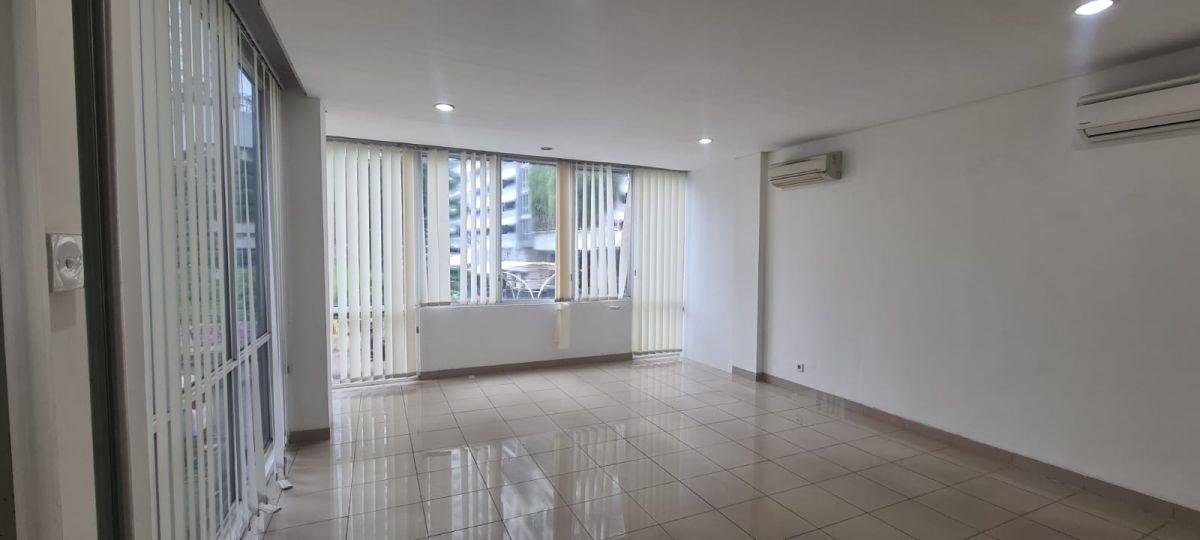 MURAH, DISEWAKAN, RUKO HOEK STRATEGIS 4,5 LANTAI, INCLUDE LIFT BARANG, THAMRIN CITY OFFICE PARK, JAKARTA PUSAT - Foto 7