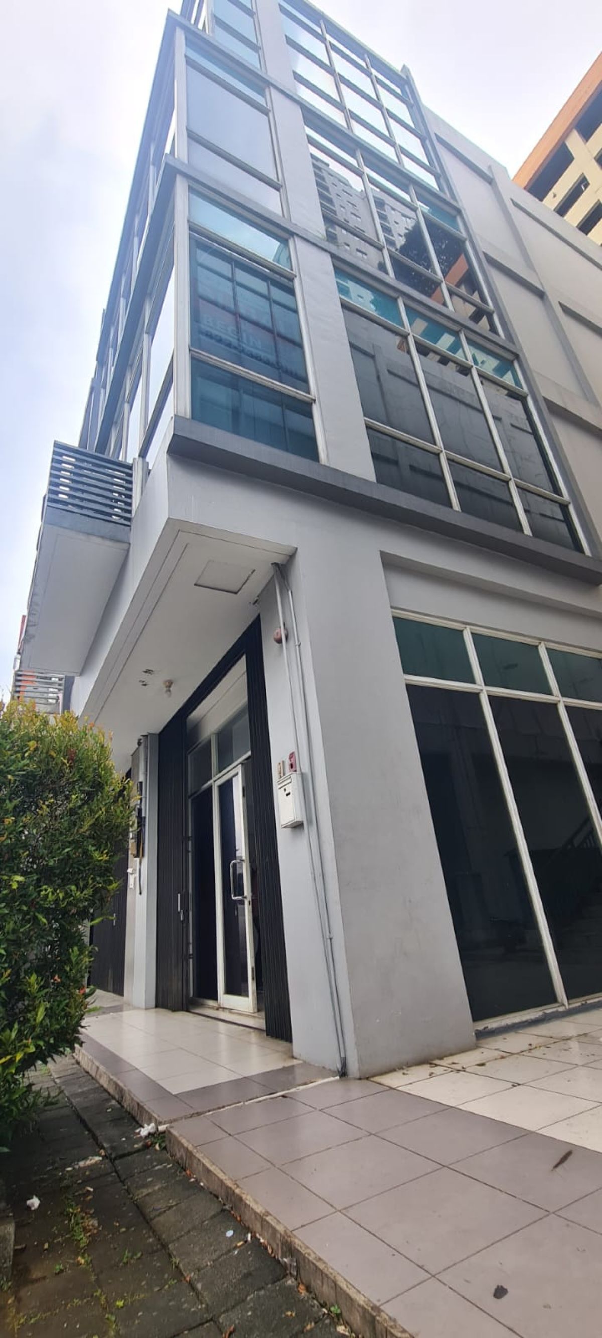 MURAH, DISEWAKAN, RUKO HOEK STRATEGIS 4,5 LANTAI, INCLUDE LIFT BARANG, THAMRIN CITY OFFICE PARK, JAKARTA PUSAT - Foto 12