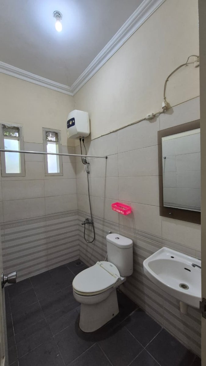 Rumah Bagus Full Furnish, Lokasi : Cluster di Fajar Indah, Solo - Foto 7