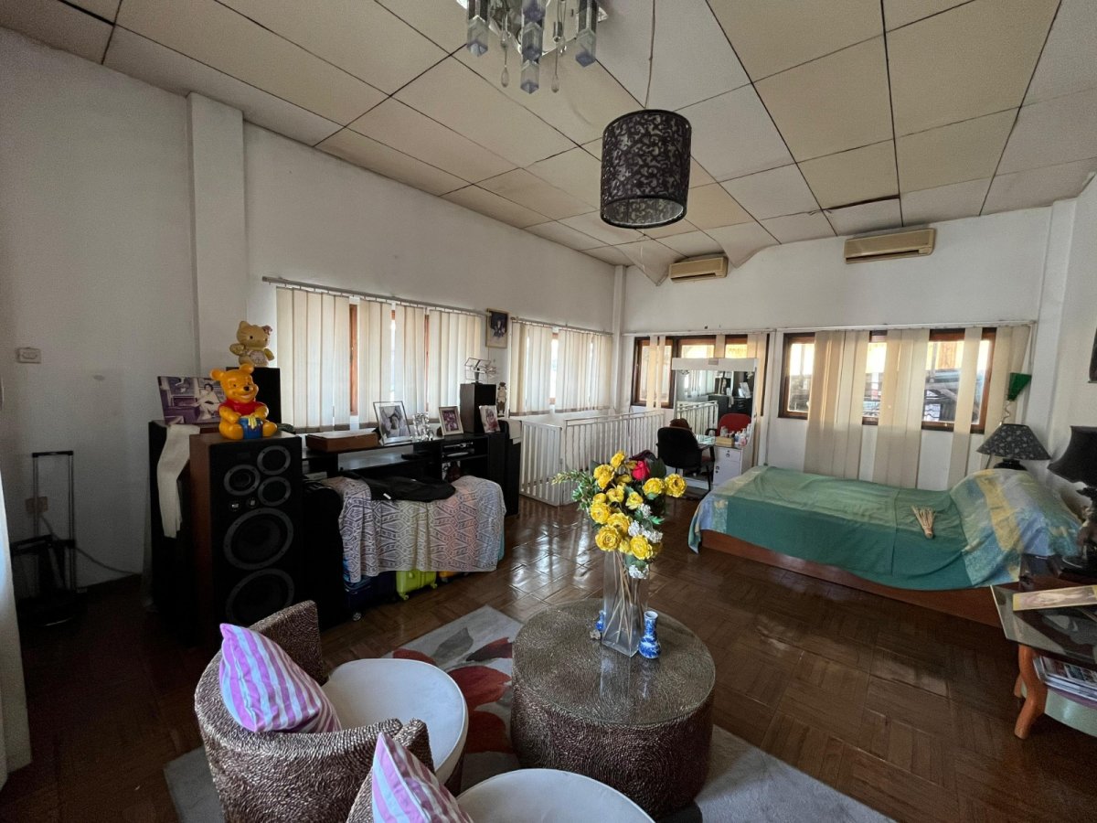 Ruko Strategis 3 Lantai di Kawasan Bisnis dan Pertokoan, Jalan Yos Sudarso Nonongan Solo - Foto 5