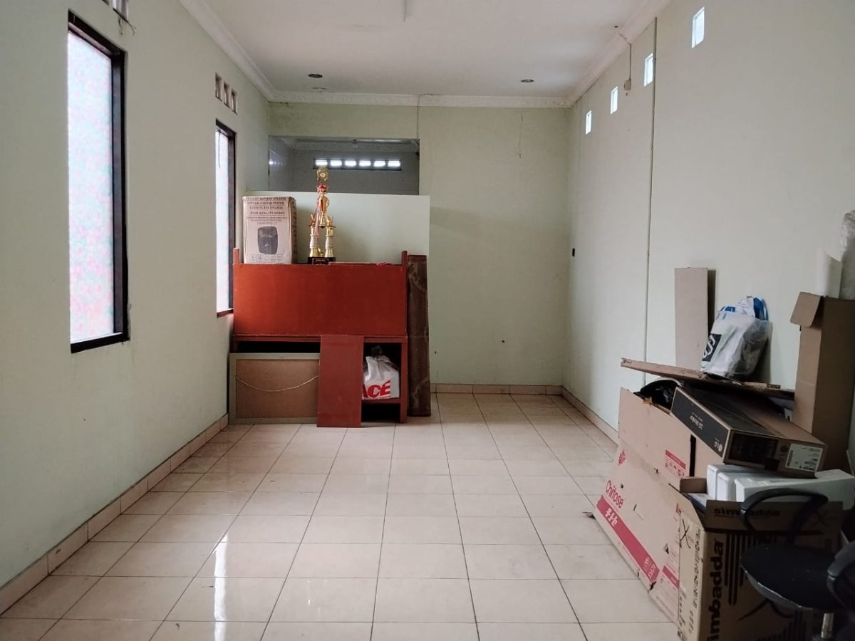 Ruko 2 Lantai Strategis Siap Pakai di Pinggir Jalan Utama di Jebres, Solo - Foto 6