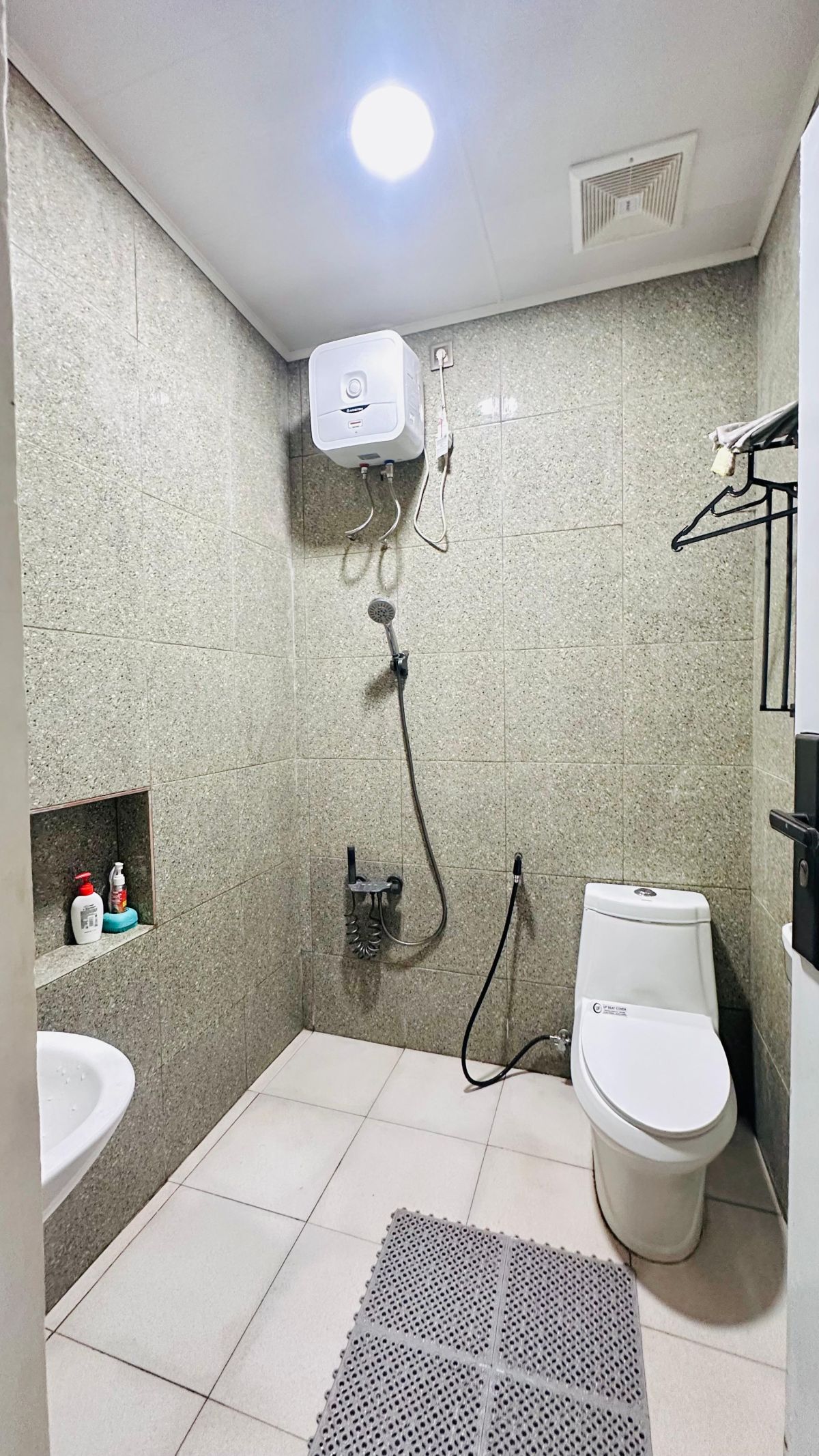 TURUN HARGA, HARUS TERJUAL BULAN INI, RUMAH MEWAH 2 LANTAI, LT 180 M2, CINERE ESTATE, DEPOK - Foto 13