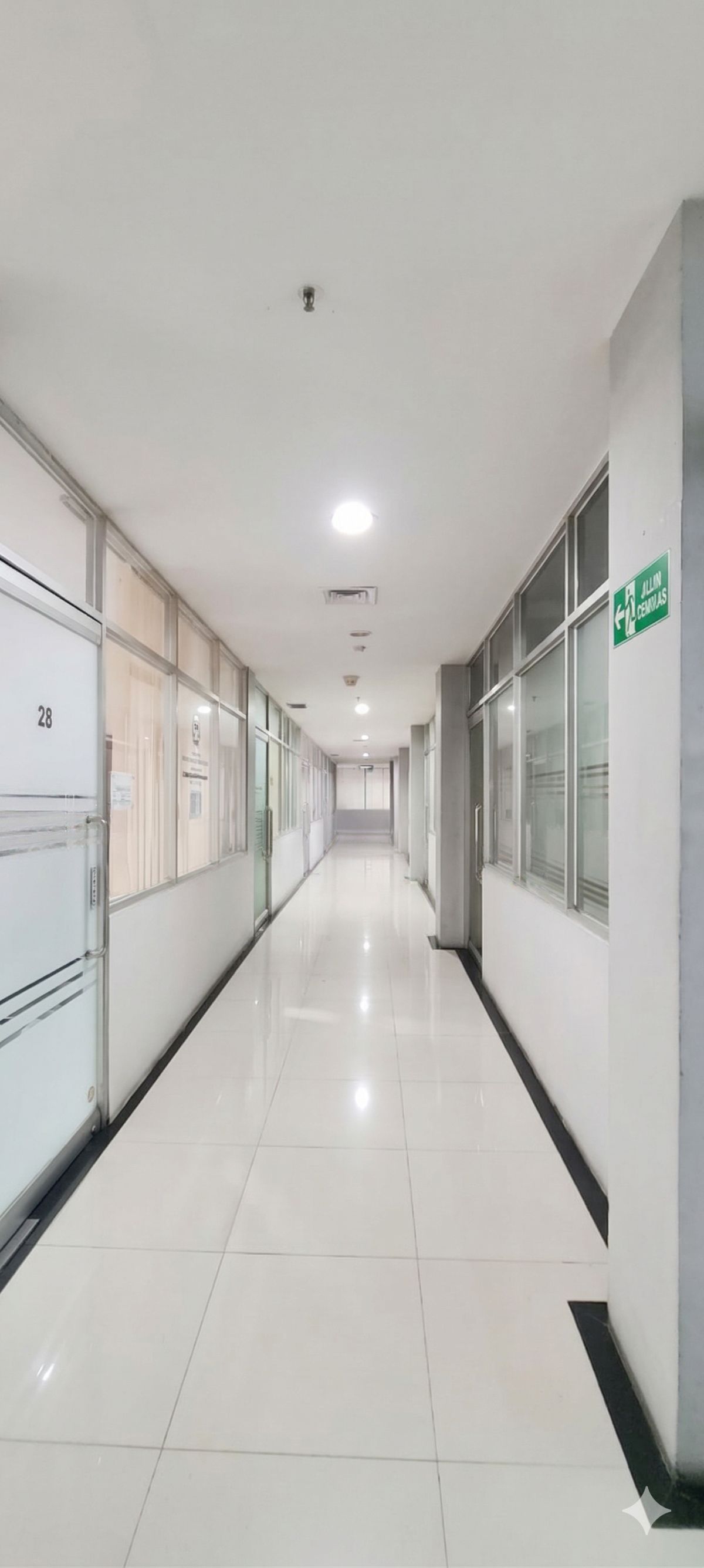 MURAH, DISEWAKAN RUANG KANTOR, APARTEMEN MENTENG SQUARE TOWER A, MATRAMAN, PROKLAMASI, SALEMBA, JAKARTA PUSAT - Foto 3