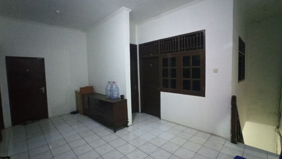 JUAL CEPAT, RUMAH KOS 2 LANTAI, 8 KAMAR, LT 206 M2, BATU AMPAR, KRAMAT JATI, JAKARTA TIMUR - Foto 4