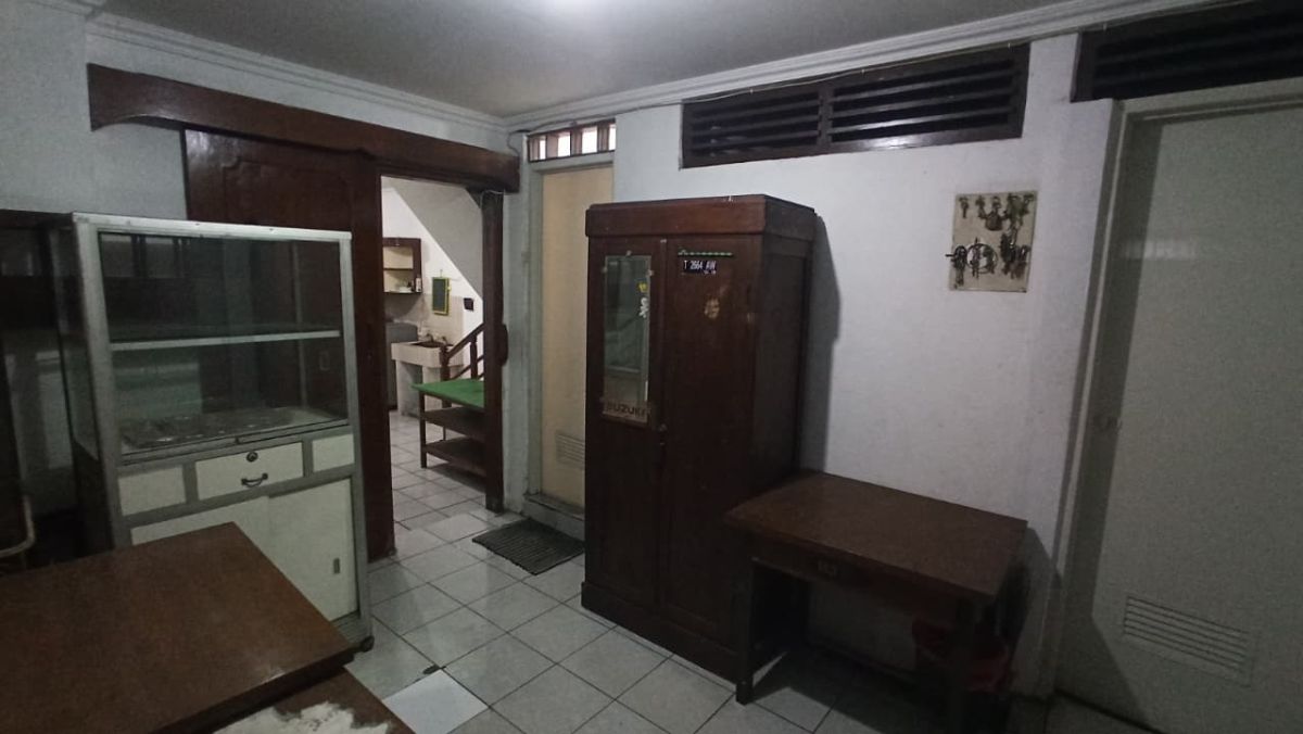 JUAL CEPAT, RUMAH KOS 2 LANTAI, 8 KAMAR, LT 206 M2, BATU AMPAR, KRAMAT JATI, JAKARTA TIMUR - Foto 6