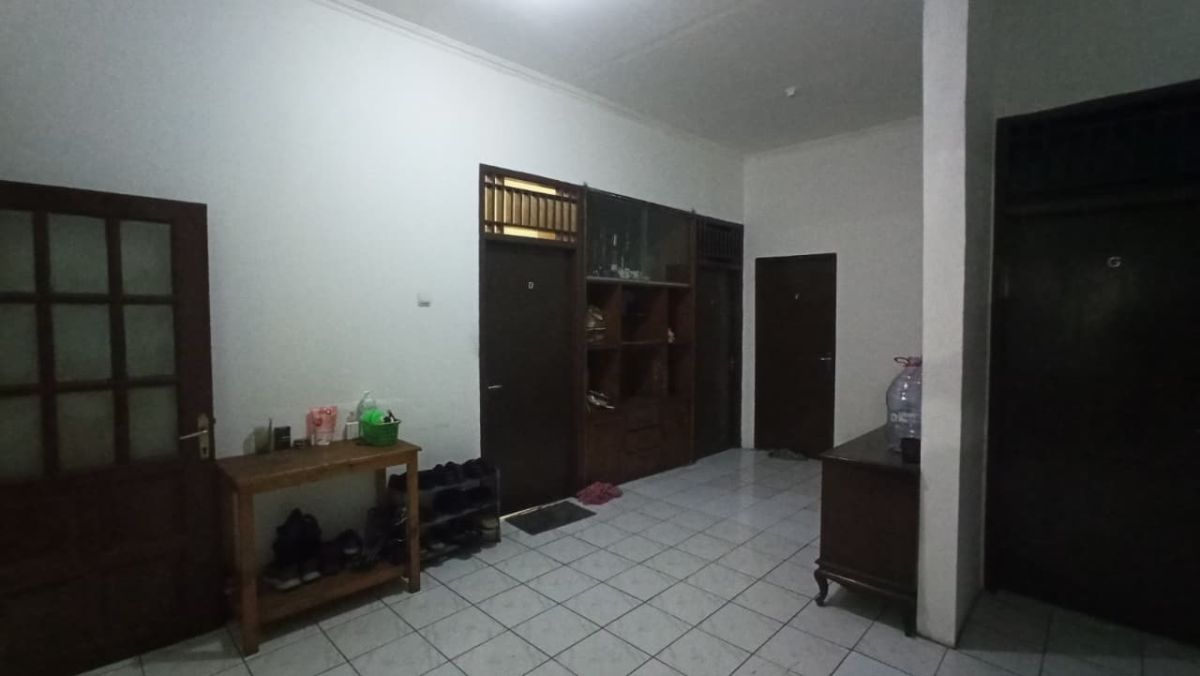 JUAL CEPAT, RUMAH KOS 2 LANTAI, 8 KAMAR, LT 206 M2, BATU AMPAR, KRAMAT JATI, JAKARTA TIMUR - Foto 7