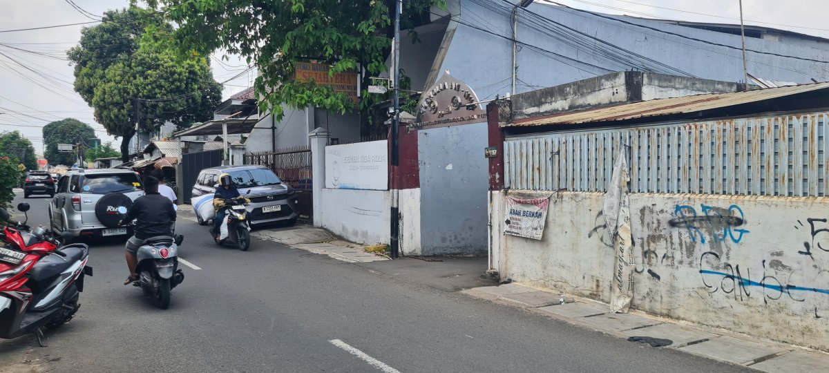 JUAL CEPAT HARUS TERJUAL, RUMAH TUA ASRI, LT 329 M2, JALAN RAYA RAWA KUNING, PULO GEBANG, CAKUNG, JAKARTA TIMUR - Foto 6
