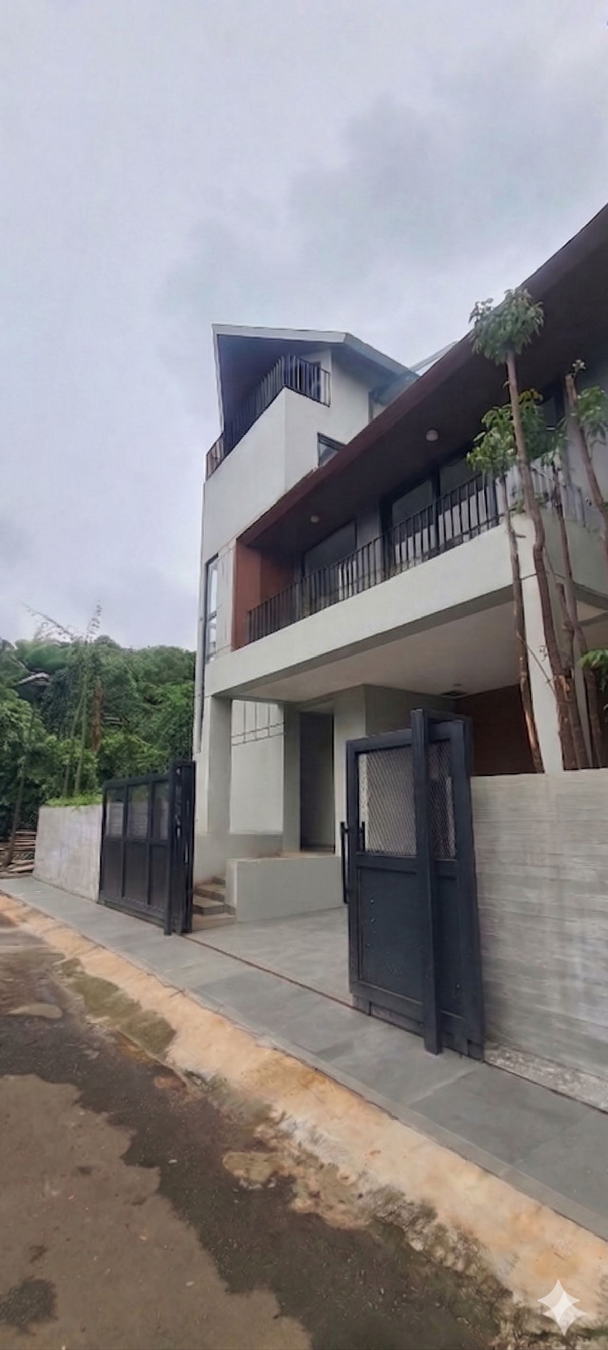 JUAL CEPAT, RUMAH HOEK 3 LANTAI, LT 140 M2, NUANSA BALI, CINERE ESTATE, DEPOK - Foto 2