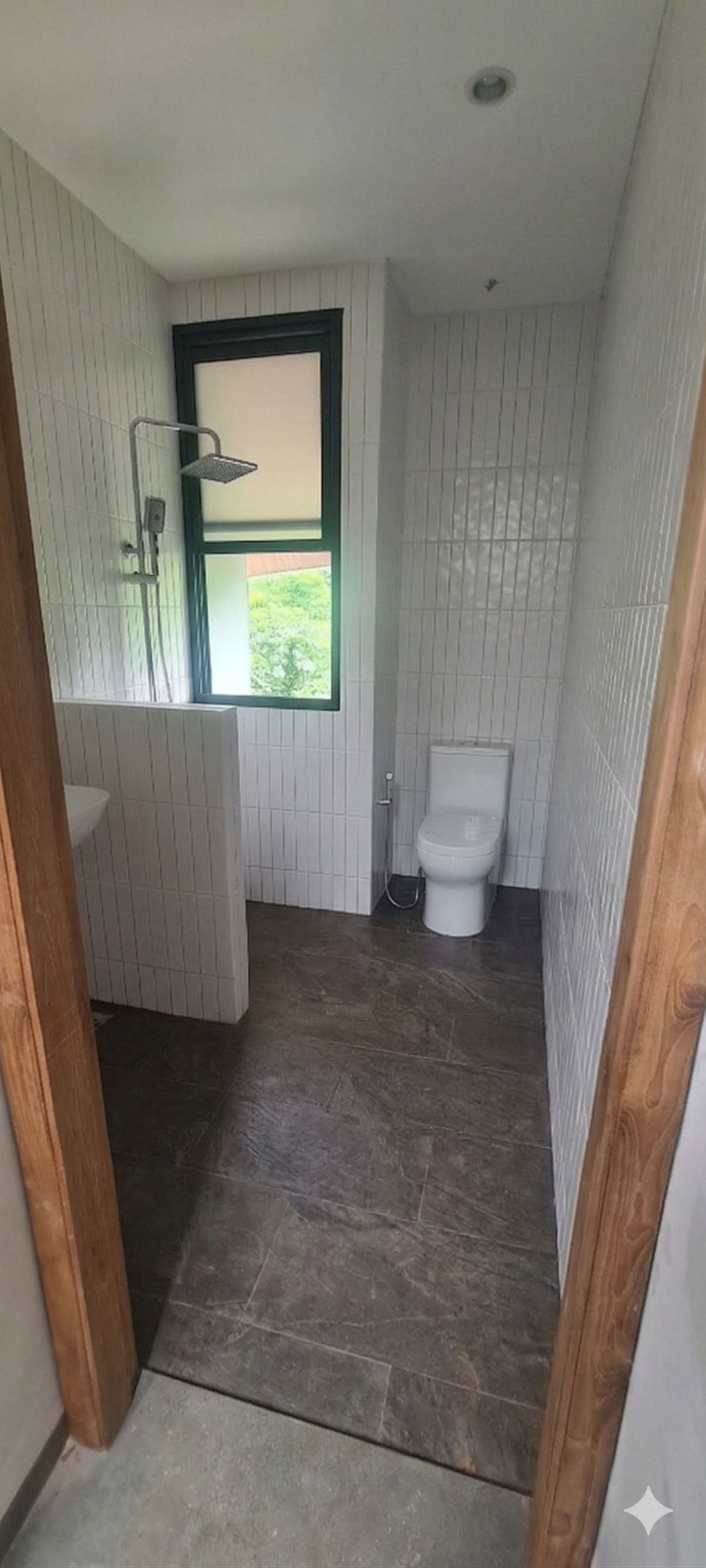 JUAL CEPAT, TURUN HARGA LAGI, RUMAH HOEK 3 LANTAI, LT 140 M2, MODERN MINIMALIS, CINERE ESTATE, DEPOK - Foto 10
