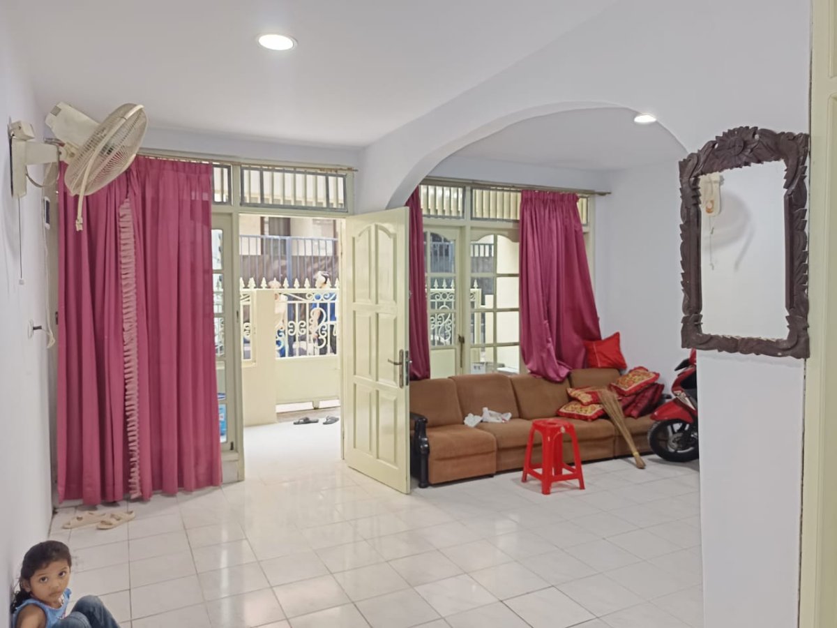 Jual Rumah Gang 1 mobil di Tanjung Duren Jakarta Barat RC