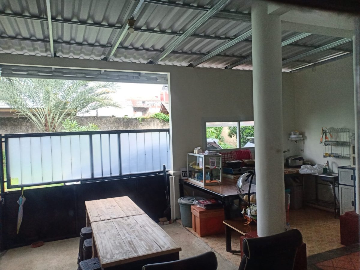 Rumah terawat di Taman Royal 2, dekat stasiun KRL Batu Ceper, kota Tangerang