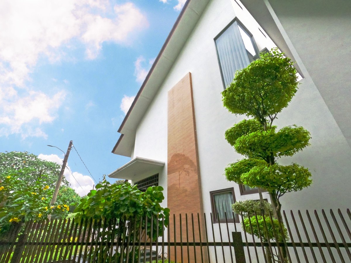 Dijual Rumah Luas 265 m² di Villa Gunung Lestari, mepet stasiun - Foto 2