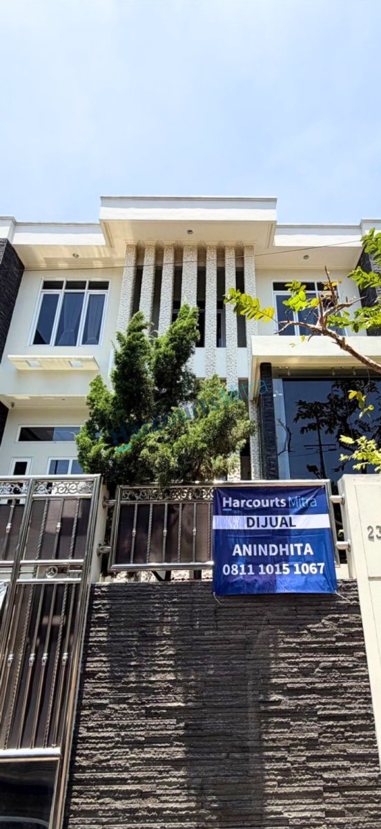 JUAL RUMAH MEWAH BAGUS TERAWAT HARGA TERJANGKAU ADA BASEMENT BEBAS BANJIR