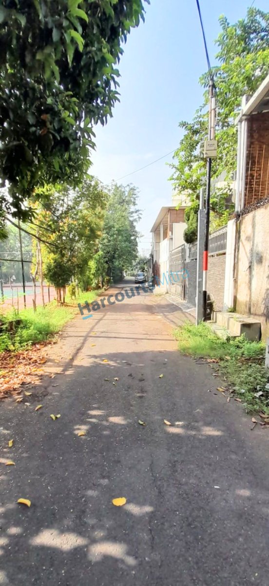 JUAL RUMAH MEWAH BAGUS TERAWAT HARGA TERJANGKAU ADA BASEMENT BEBAS BANJIR - Foto 3