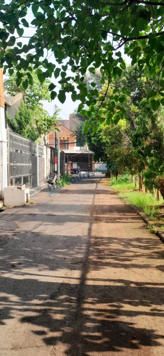 JUAL RUMAH MEWAH BAGUS TERAWAT HARGA TERJANGKAU ADA BASEMENT BEBAS BANJIR - Foto 4