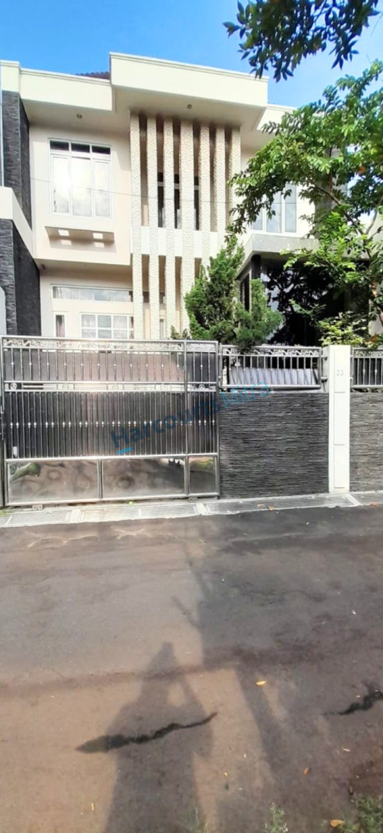 JUAL RUMAH MEWAH BAGUS TERAWAT HARGA TERJANGKAU ADA BASEMENT BEBAS BANJIR - Foto 6