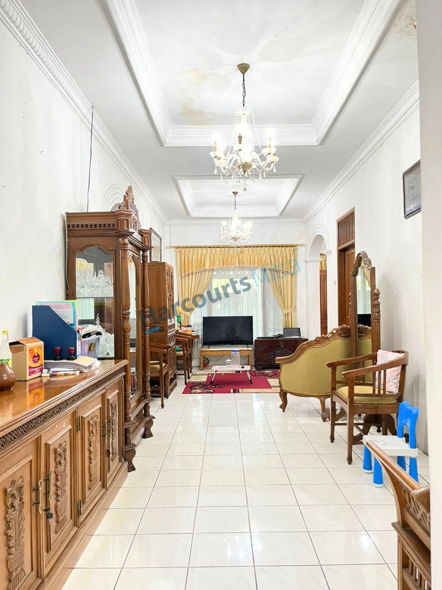 JUAL RUMAH MURAH TERAWAT DEKAT JALAN RAYA DAN BEBAS BANJIR