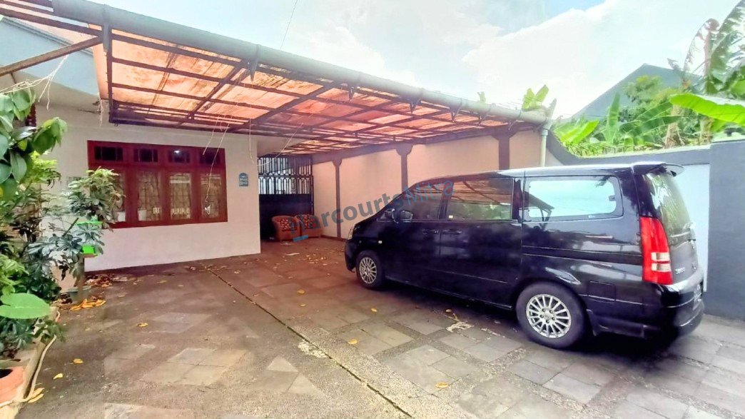 JUAL RUMAH MEWAH BAGUS BEBAS BANJIR DI JALAN PAJAJARAN BOGOR