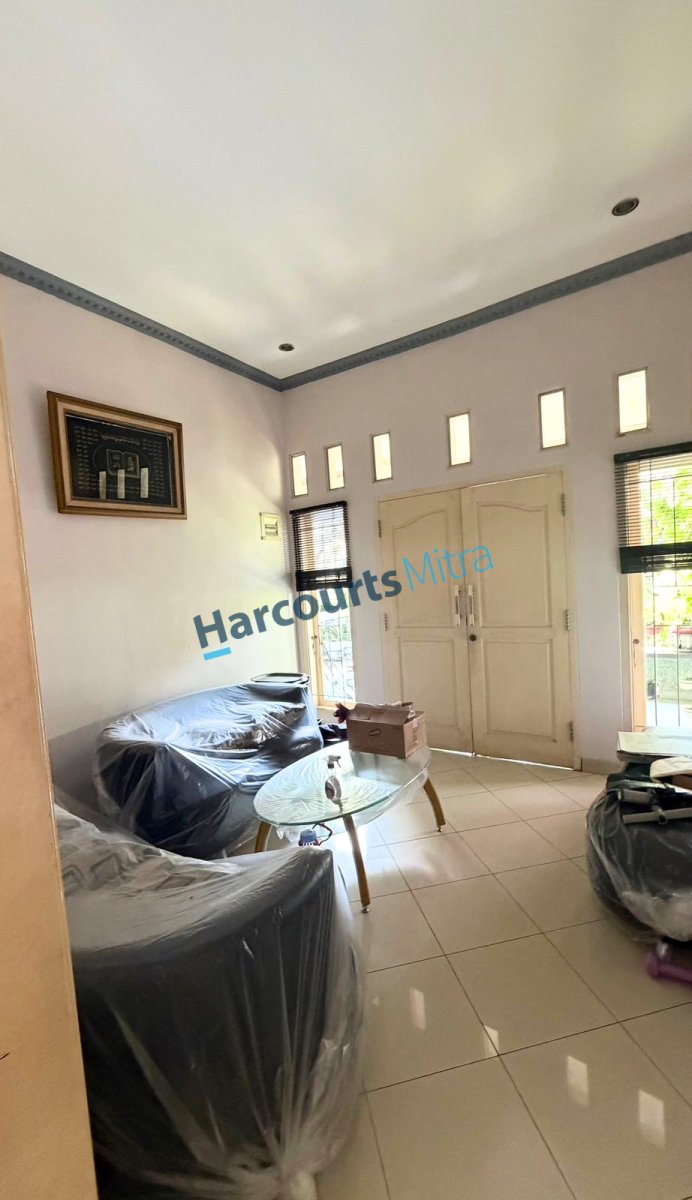 RUMAH MURAH TERAWAT FULL FURNISH DI JATIWARINGIN - Foto 3
