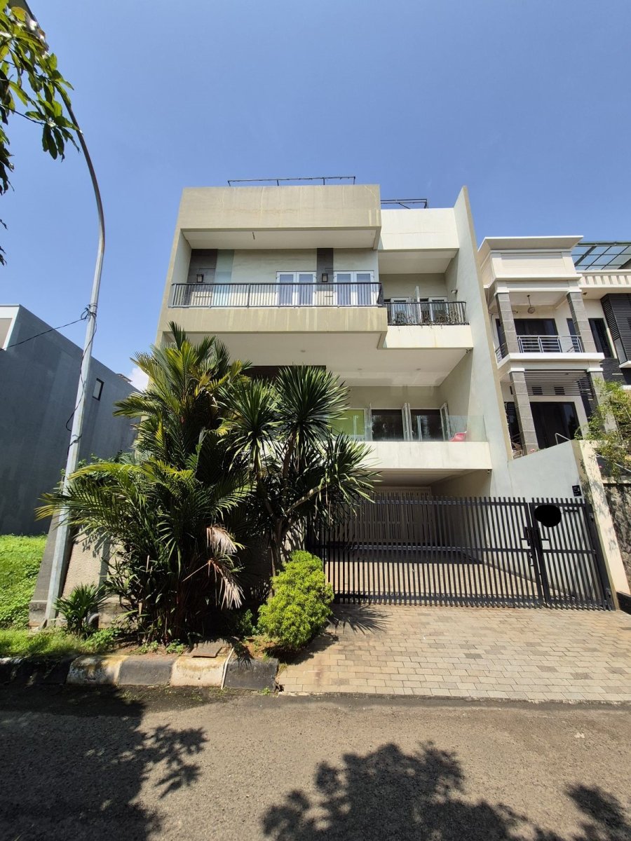 Jual Rumah 3 Lantai di Pantai Indah Kapuk Penjaringan Jakarta Utara RR