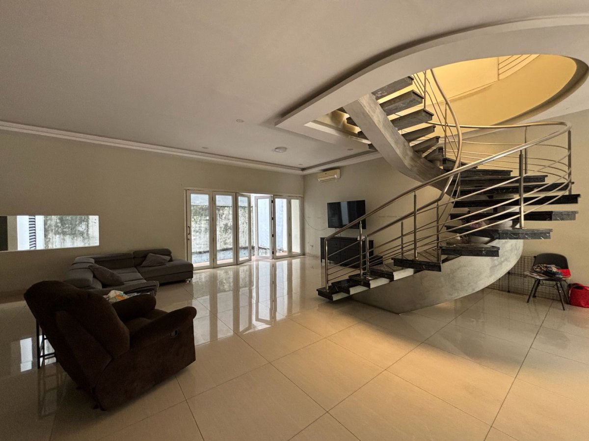 Jual Rumah 3 Lantai di Pantai Indah Kapuk Penjaringan Jakarta Utara RR - Foto 4