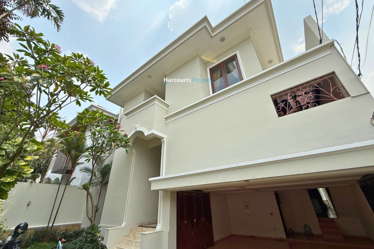 Disewakan Rumah Mediteranean  Modern Lingkungan Tenang Lokasi Strategis di Kemang - Foto 4
