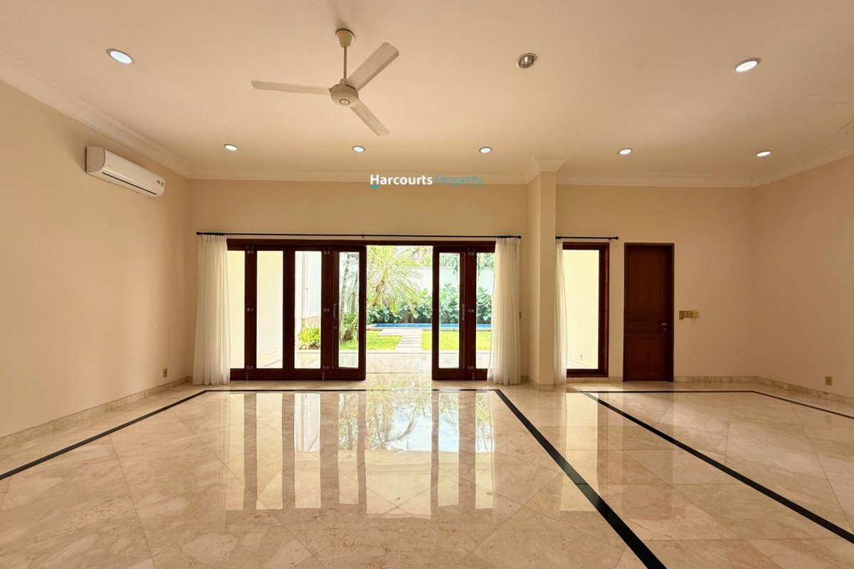 Disewakan Rumah Mediteranean  Modern Lingkungan Tenang Lokasi Strategis di Kemang - Foto 5
