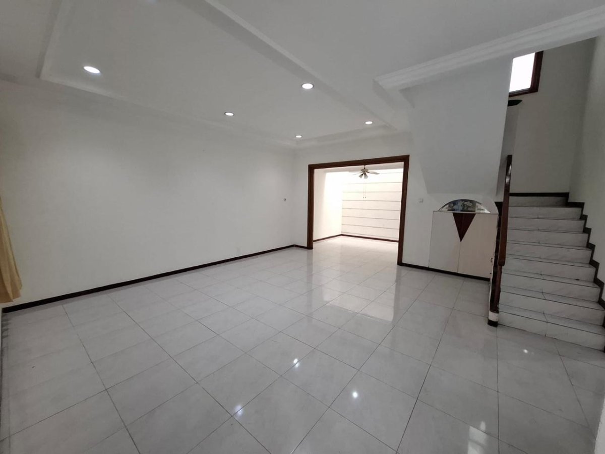 Dijual Rumah Lokasi Janur Elok, Kelapa Gading - Jakarta Utara - Foto 4