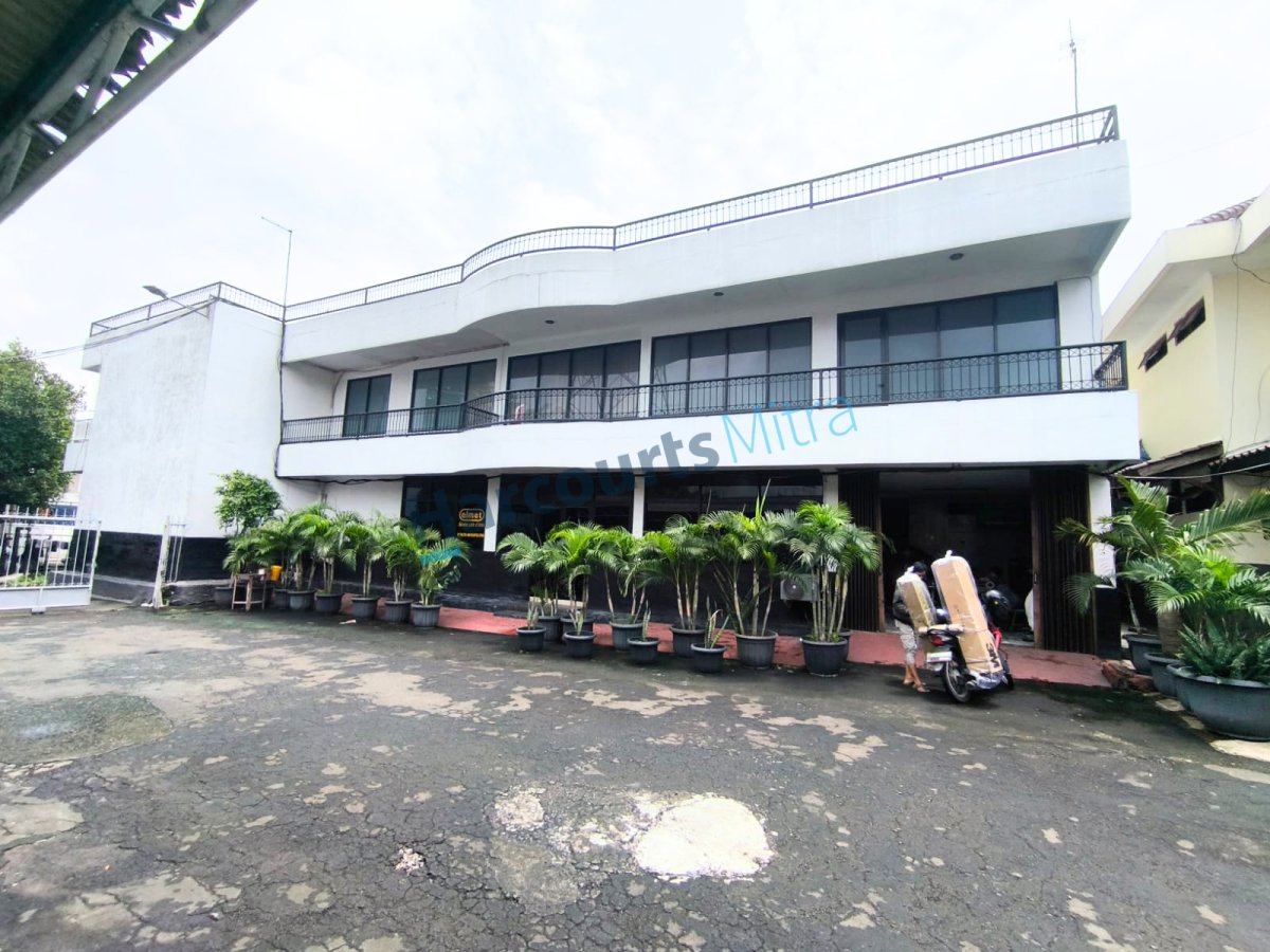 DIJUAL CEPAT RUMAH COCOK UNTUK TEMPAT USAHA LOKASI STRATEGIS , PINGGIR JALAN UTAMA, BEBAS BANJIR - Foto 2