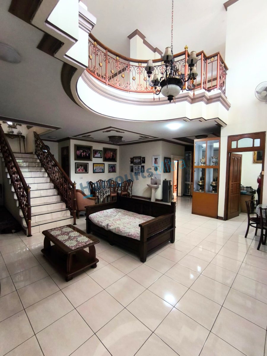 DIJUAL CEPAT RUMAH COCOK UNTUK TEMPAT USAHA LOKASI STRATEGIS , PINGGIR JALAN UTAMA, BEBAS BANJIR