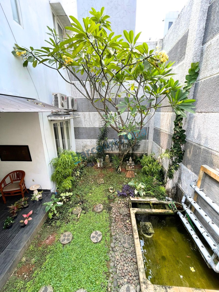 RUMAH SIAP HUNI, RAPIH, TERAWAT, BEBAS BANJIR, LOKASI STRATEGIS DI CEMPAKA PUTIH TIMUR