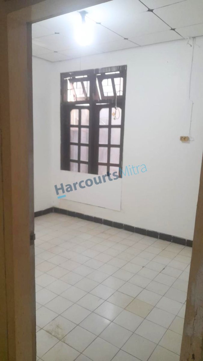 RUMAH SIAP HUNI, BEBAS BANJIR, LOKASI STRATEGIS DI HJ. BASYAR JATIWARINGIN DEKAT BANDARA HALIM, DAN WOOSH