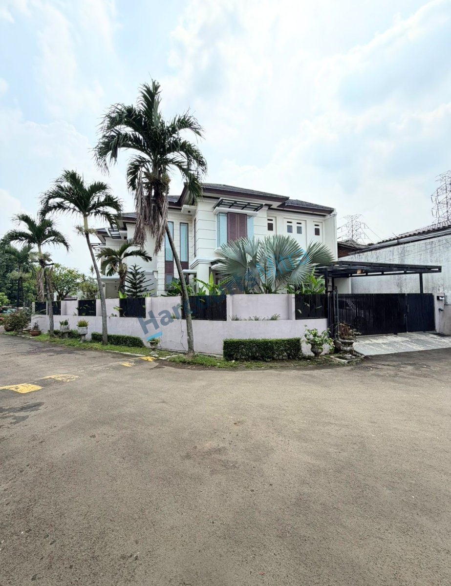 RUMAH CANTIK HOOK, STRATEGIS, SIAP HUNI, BEBAS BANJIR DI BINTARO