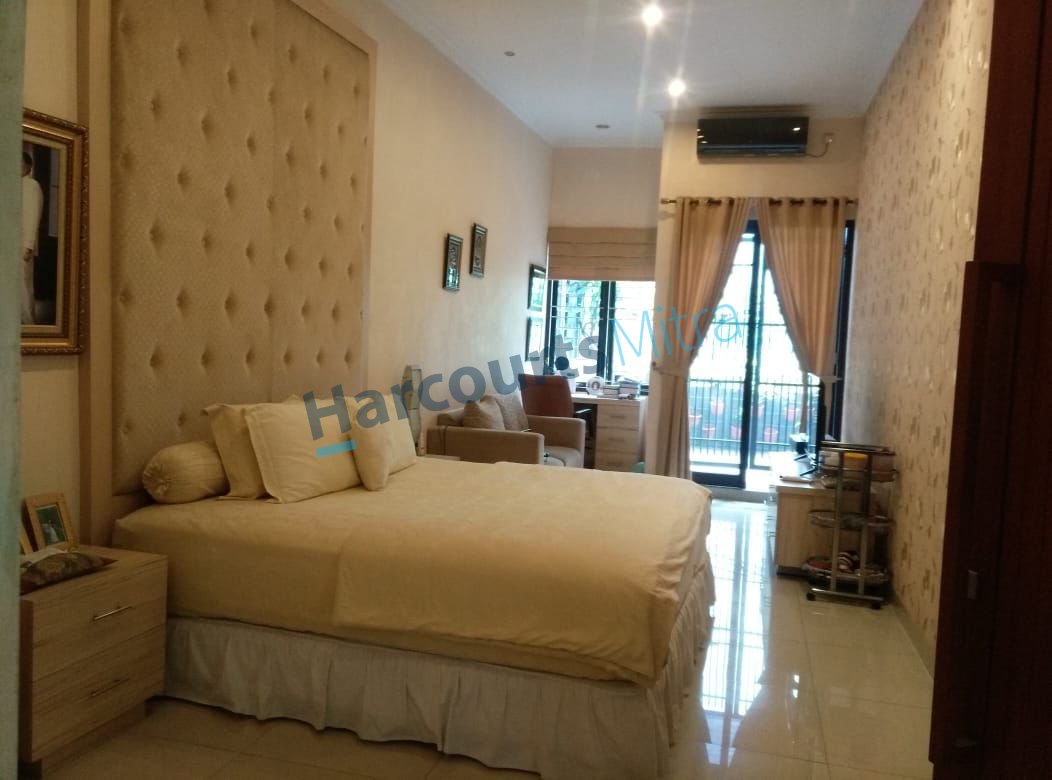 RUMAH 3 LANTAI DEKAT JL. RAYA HARGA TERJANGKAU DI TEBET - Foto 4