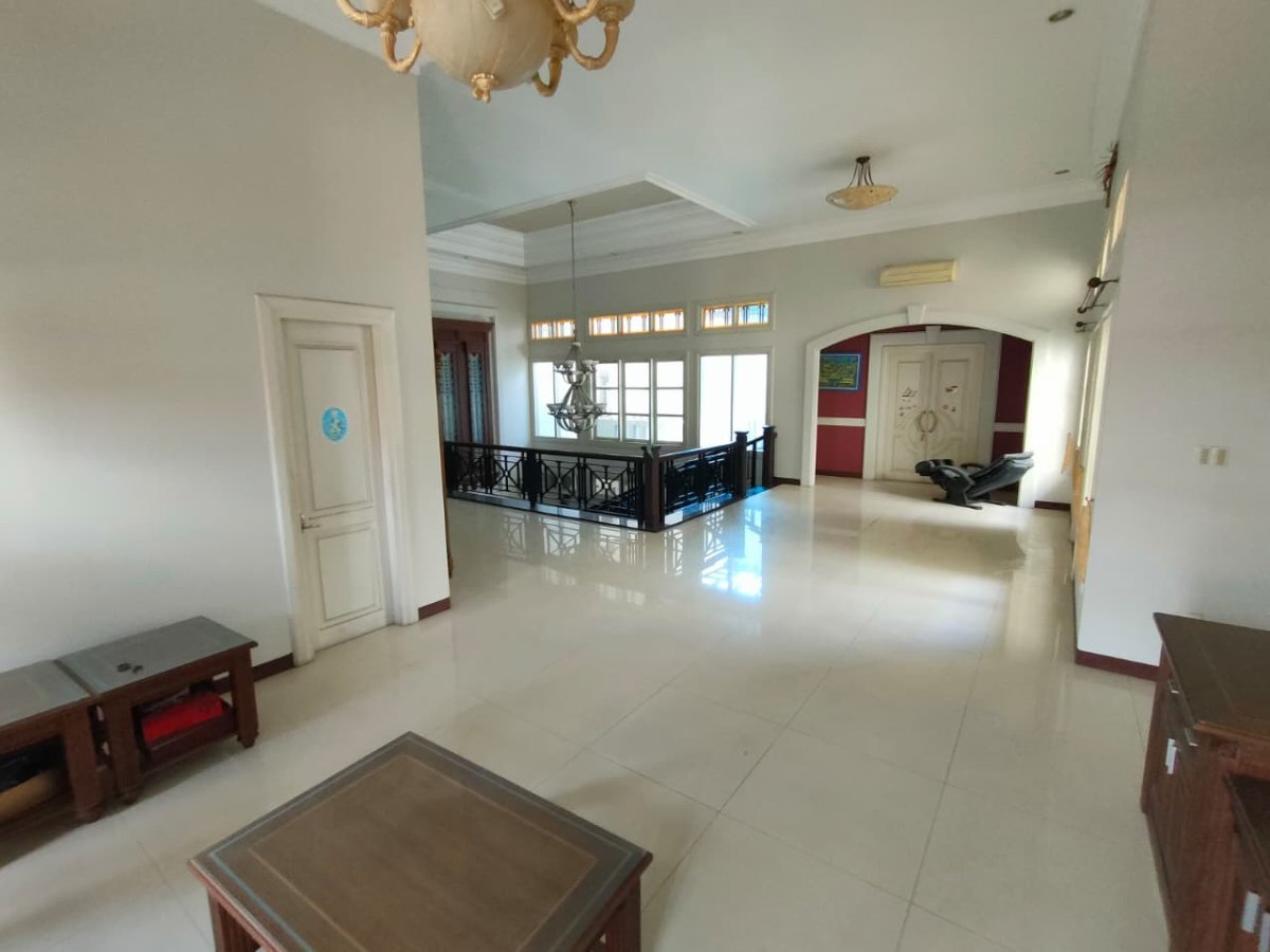 Dijual rumah di Jl. Manyar Kertoarjo - Surabaya - Foto 2