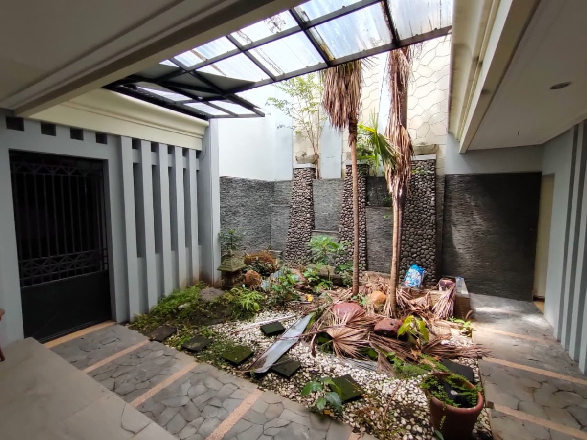 Dijual rumah di Jl. Manyar Kertoarjo - Surabaya - Foto 4