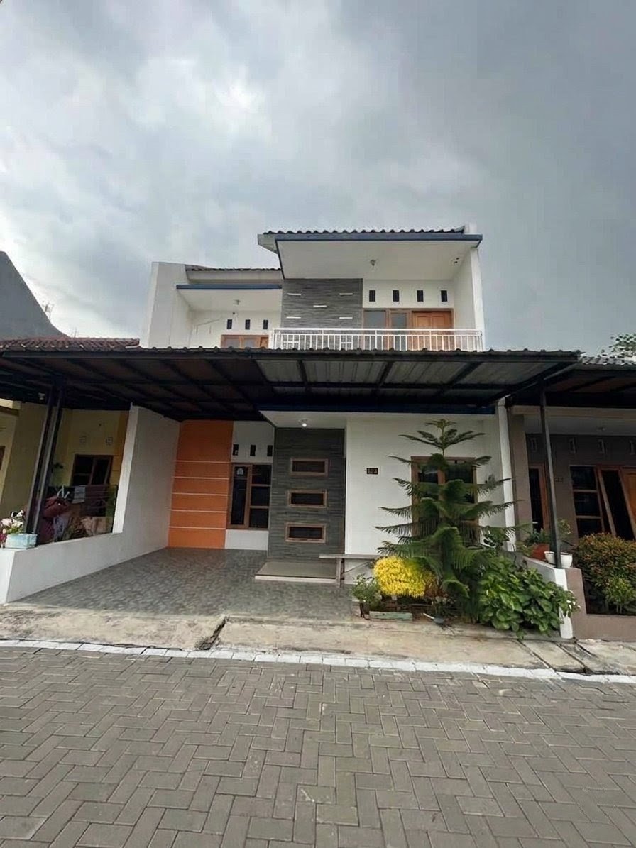 Rumah 2 lantai dibawah harga pasar  Kondisi siap huni di Purbayan, Gentan  15 menit ke Solo Baru