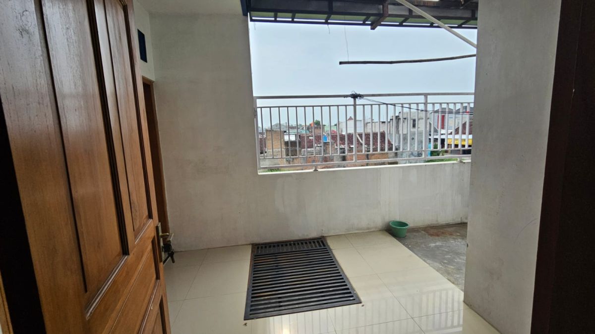 Rumah 2 lantai dibawah harga pasar  Kondisi siap huni di Purbayan, Gentan  15 menit ke Solo Baru - Foto 8