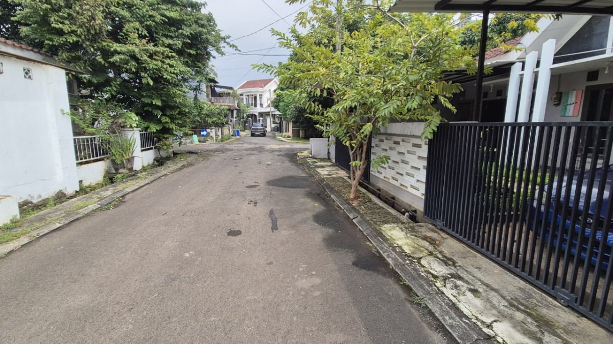 Rumah lebar 11 m, huk, tidak banjir, Duta Bintaro - Foto 2