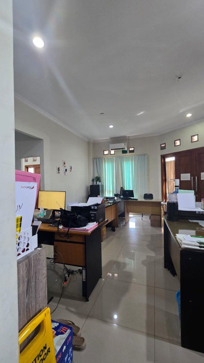 Ruko strategis siap pakai di tengah kota Solo di Jajar, dekat dengan Manahan Solo - Foto 4