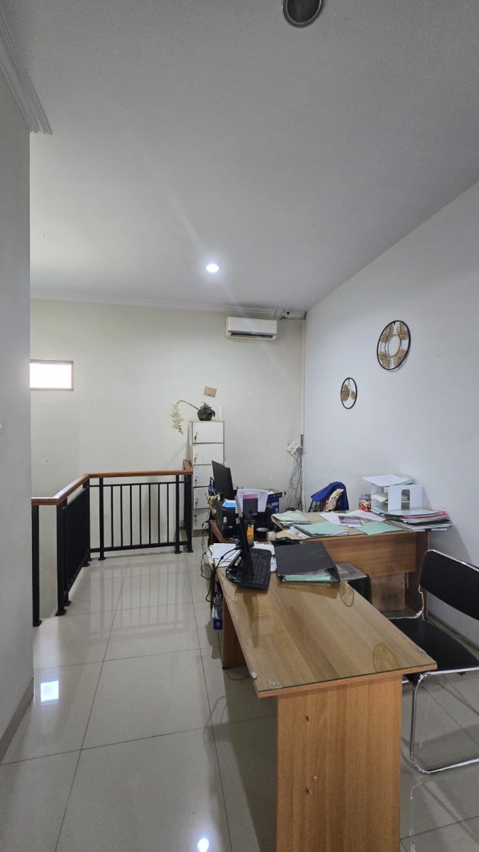 Ruko strategis siap pakai di tengah kota Solo di Jajar, dekat dengan Manahan Solo - Foto 5