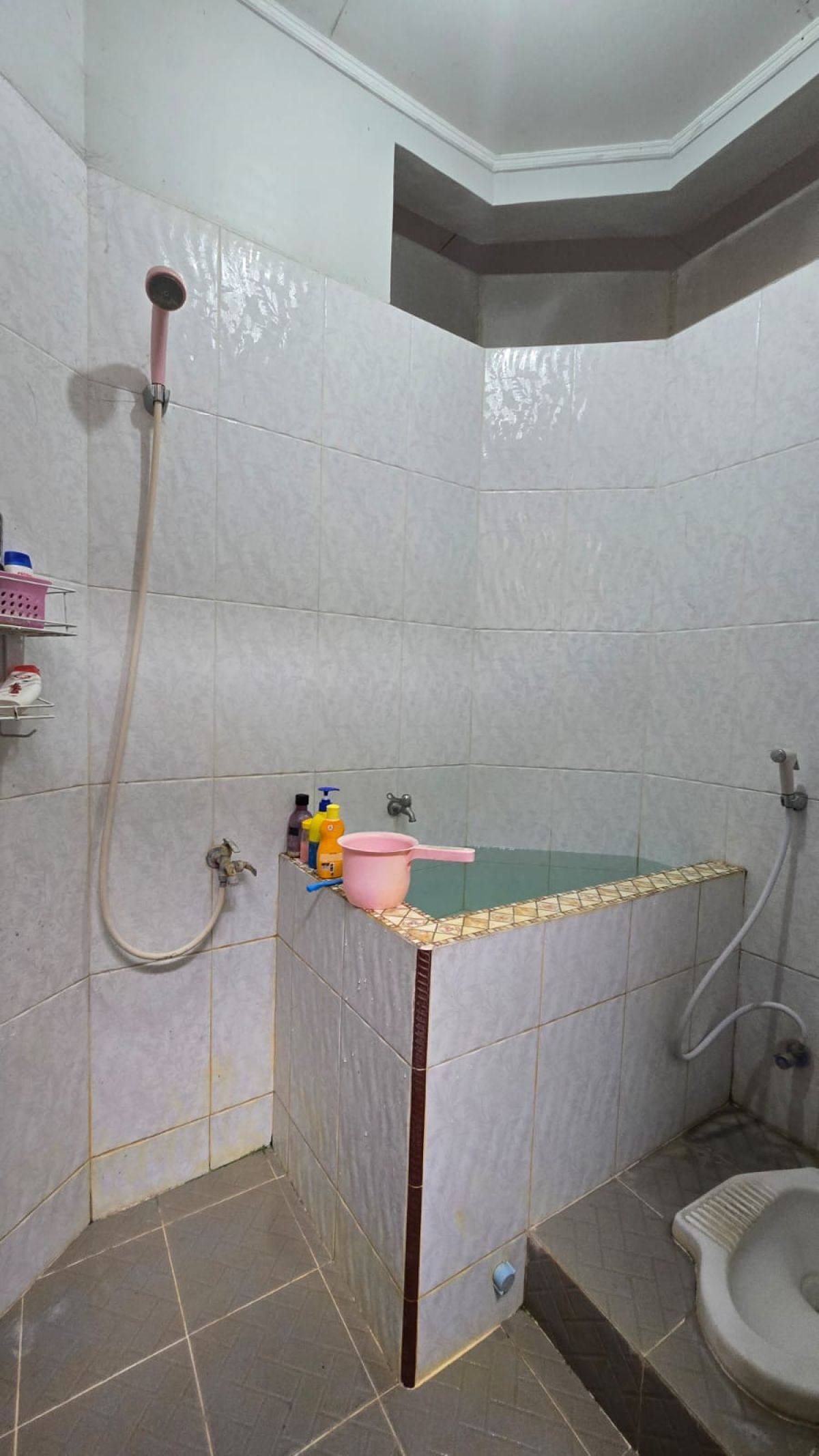 Rumah siap huni di kawasan elite Solo Baru Solo - Foto 2