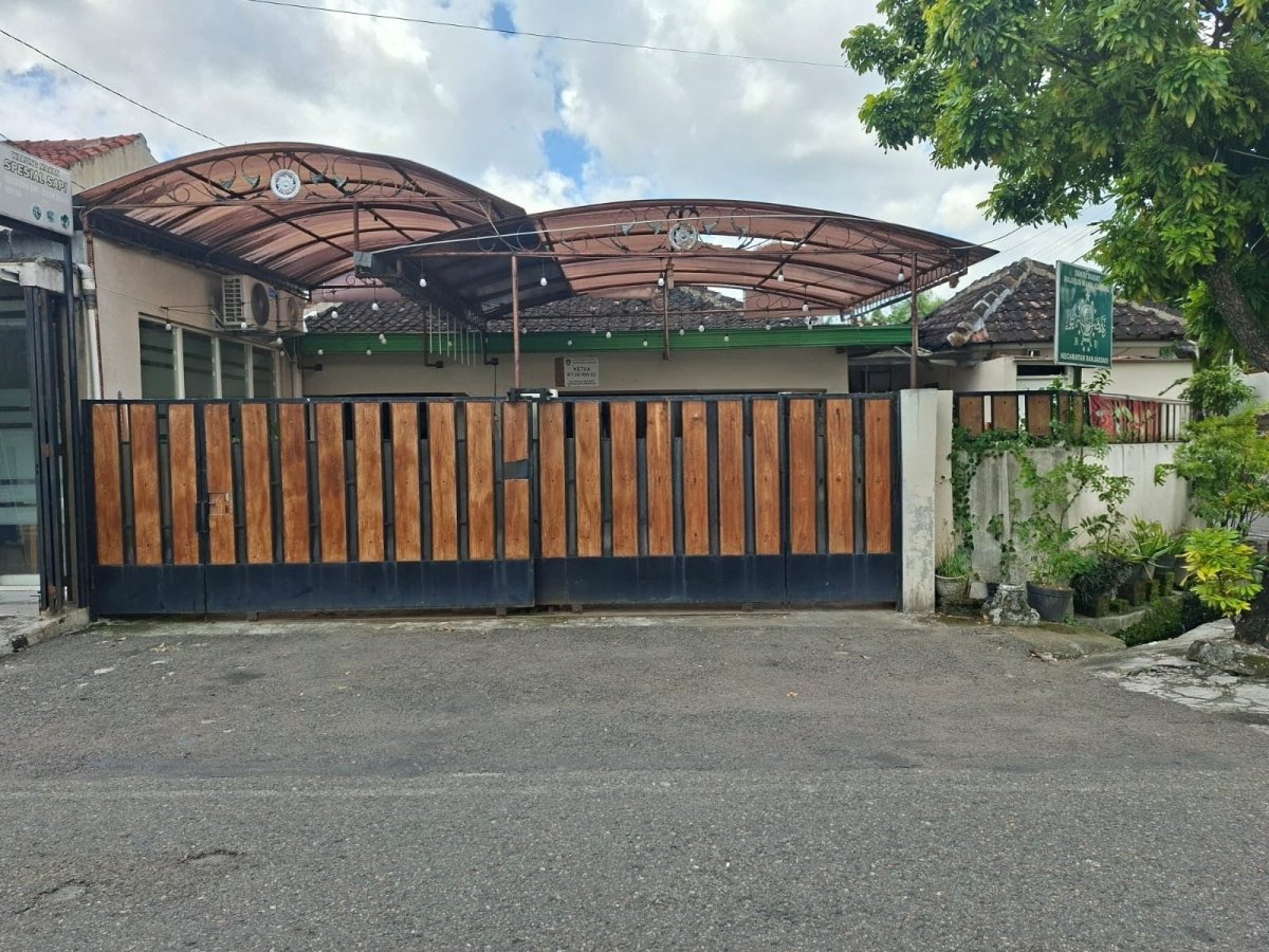 Rumah Tengah Kota Solo  Area Banyuagung Kadipiro Banjarsari