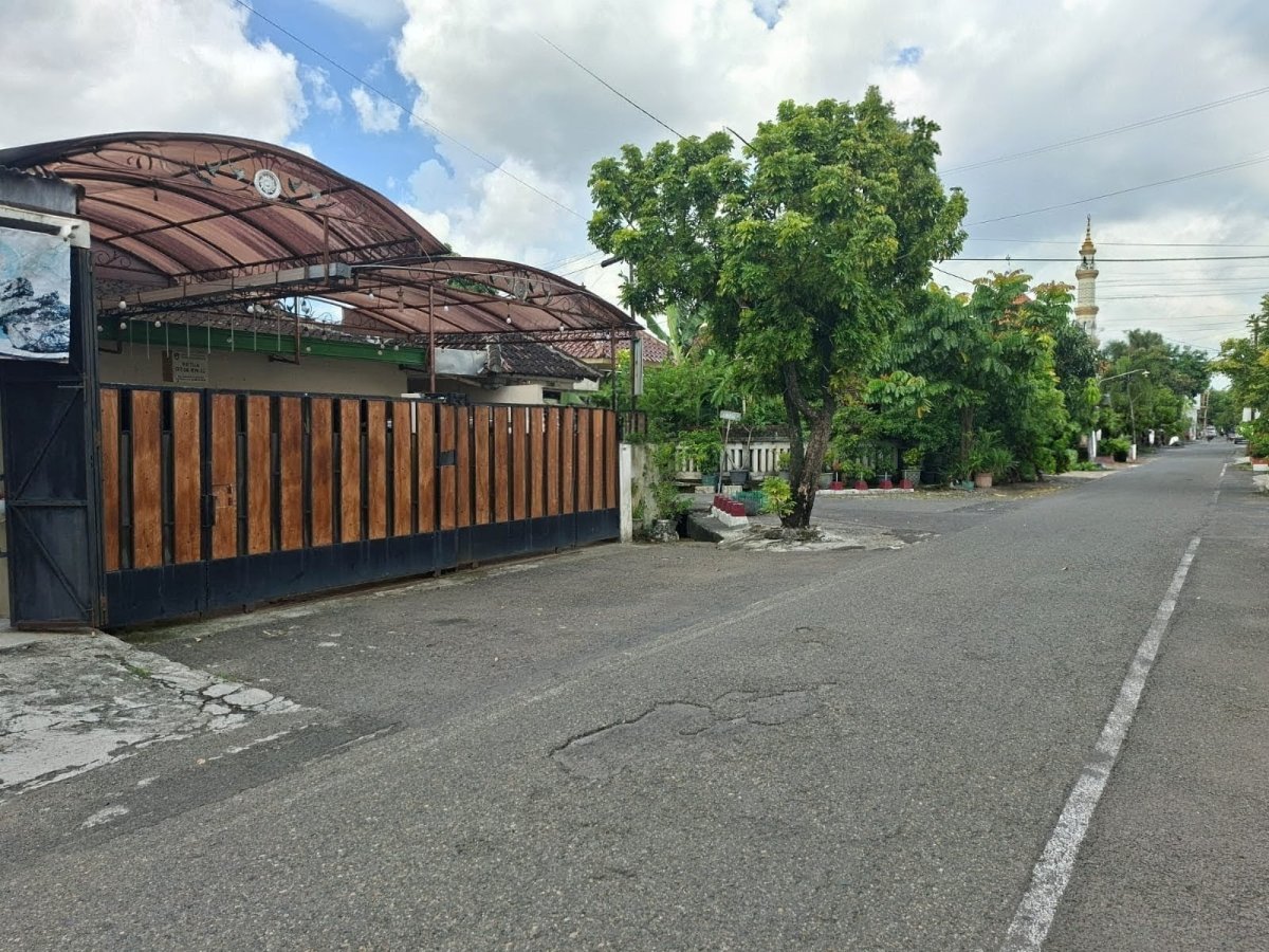 Rumah Tengah Kota Solo  Area Banyuagung Kadipiro Banjarsari - Foto 2