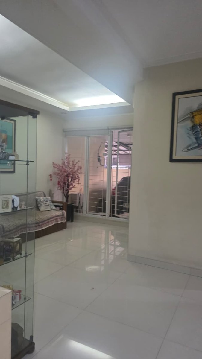 Dijual Rumah Berlokasi di Gading Kirana, Kelapa Gading - Jakarta Utara - Foto 4