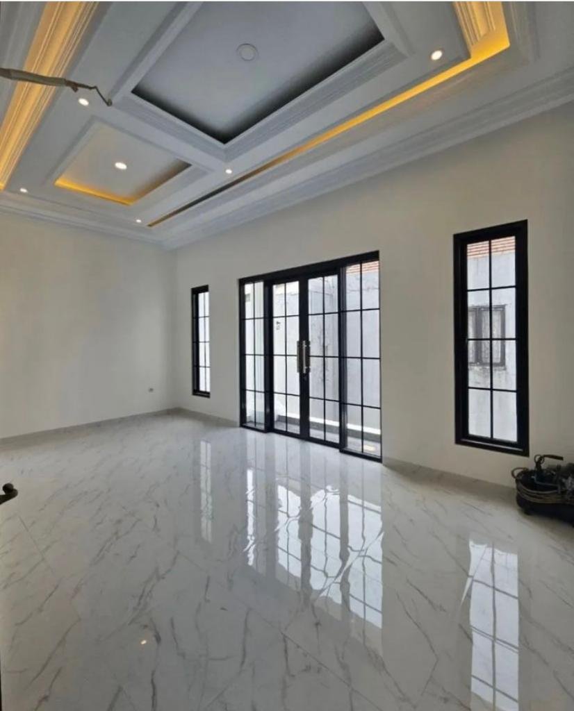 Dijual rumah cantik 2,5 lantai di M kahfi Jagakarsa Jakarta Selatan