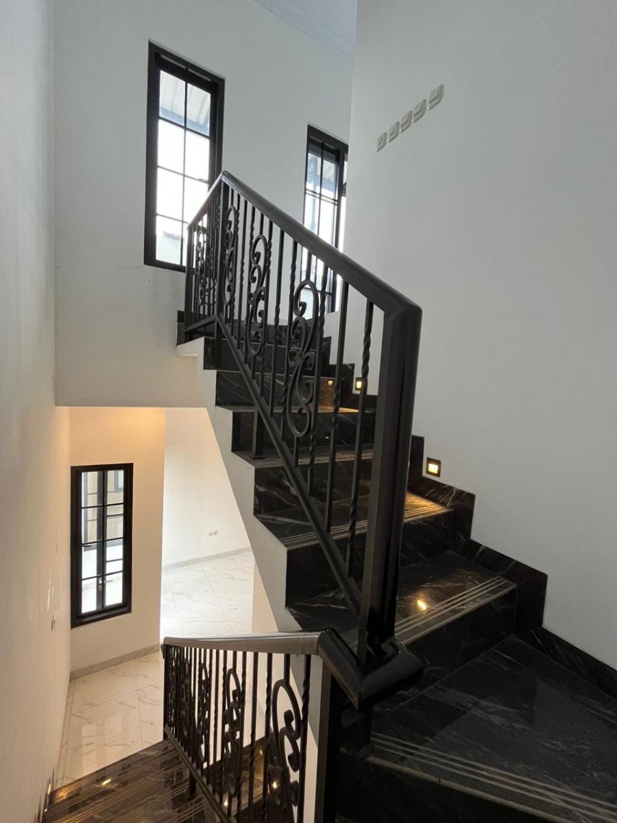 Dijual rumah cantik 2,5 lantai di M kahfi Jagakarsa Jakarta Selatan - Foto 3